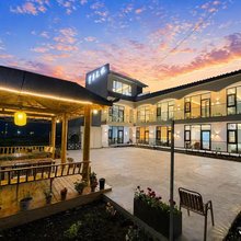 岁月无忧·180°漫步云间精品设计美宿(那拉提景区店)