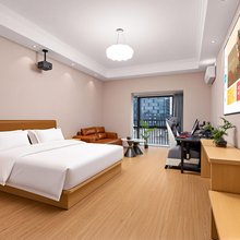 M·Jin沐槿电竞影音店(昆明火车站万达广场店)