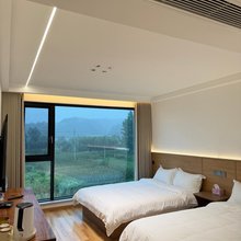 桐庐新东方酒店(桐庐森泊水乐园OMG心跳乐园店)