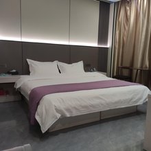 爱7酒店(沈丘高铁站隆鼎国贸店)
