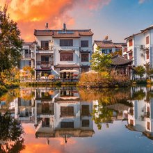 溪岸小舍|观鱼赏花·湖畔别墅庭院民宿(文星楼腾越古镇店)