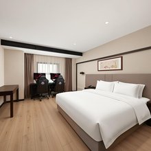 蚂蚁·光年电竞酒店(重庆江北国际机场华辰财富广场店)