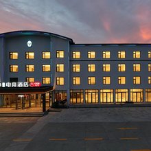 雷神电竞酒店(青岛汉川路上臧地铁站店)
