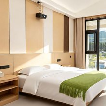 疆岚小筑|Meadow·Horizon·Retreat 智能美宿(那拉提景区店)