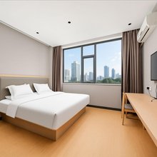 庭居酒店(郑州秦岭路中原万达店)