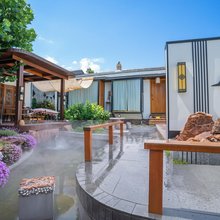 花菲花·美学民宿(特克斯离街店)