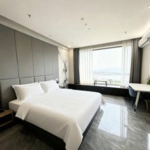 品漫公寓(佳木斯万达广场店)