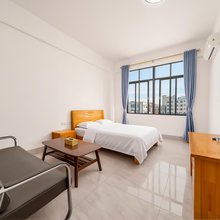 兴华酒店(湛江东海岛店)