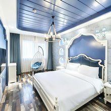 爱的空间概念酒店(西宁力盟商业步行街店)
