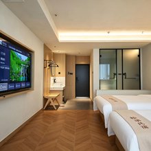 拾柒·River·聆水美宿(延边大学网红墙西市场店)