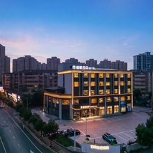 柏翠云朵设计师酒店(庐山大道芳兰湖景区店)