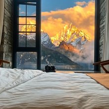 虎跳峡两忘山舍|360°‌日照金山·雪山观景民宿(虎跳峡景区店)