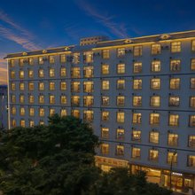 瑞丽悦巢设计师温泉民宿(德龙国际珠宝城店)