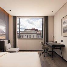 拉萨布达拉宫宗角禄康公园亚朵酒店