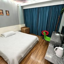 杭州花漾年华风尚酒店(浙江农林大学东湖校区临安宝龙广场店)