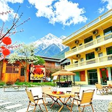 娱农温泉庭院民宿(海螺沟冰川森林公园店)