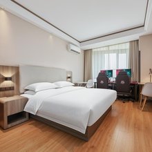 金陵南天门电竞酒店(南京南站软件大道店)
