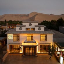 观山砚云民宿(敦煌鸣沙山月牙泉景区中门店)