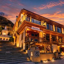 曲灯山居民宿 (四故娘山长坪沟景区店)