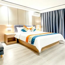 致馨栀子花开酒店(中商江湖MALL洪城商港店)