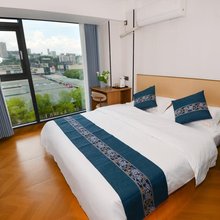 万云酒店(重庆三峡职业学院万州站店)