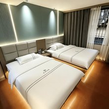 云朵公寓(万佳服装批发城沙河地铁站店)