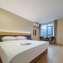 速8酒店(攀枝花中心广场银江湖公园店)