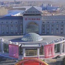 萝北界江国际大酒店