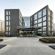 北京亦庄荣京西街亚朵酒店