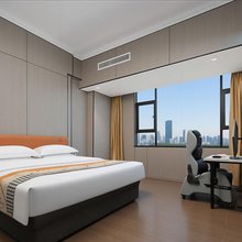 喆霆电竞民宿(佛山南海松夏工业园店)