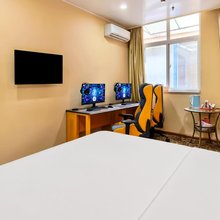 亚信电竞酒店(西安石油大学店)