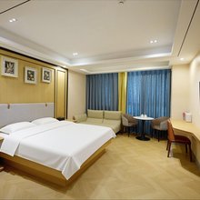 颖一智能宾馆(吾悦广场·第六人民医院店)