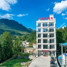 柏纳妮酒店(乌蒙大草原店)