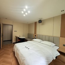 时光寓(广州中山大道棠下地铁站店)