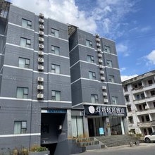 荔浦灯塔轻居酒店