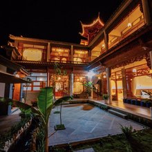 莲芸栖舍·花涧坞·庭院观月·原木雅韵度假美宿(东莲花店)