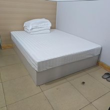 隆兴住宿(罗租地铁站店)