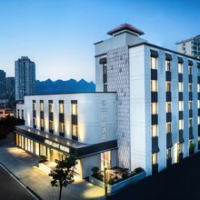 青岛五四广场麦岛地铁站轻居酒店
