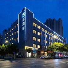万庭酒店(郑州正弘汇银屏路地铁站店)