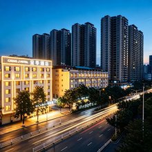 呈季酒店(贵港万达广场店)