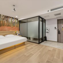 铂晶智能影音酒店(石家庄站地铁站火车站东广场店)