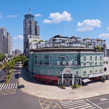乐山·宝鼎酒店(高铁站嘉兴路美食街店)