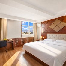 温泉·鑫磊｜日照金山景观Holiday·S度假酒店(温泉国家湿地公园店)