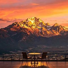 春风拾丽·GOLDEN DAWN|画中景里·观雪见山影音美宿(丽江古城店)