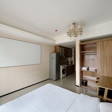 咸阳喜木杨主题民宿(丽彩万达店)