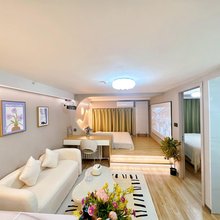 寓见拾光美宿(乌鲁木齐国际会展中心店)