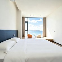 LANY 枕海听澜·云境一线海景设计师美宿(威海站韩乐坊店)