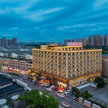 悦客假日酒店(南京城北万象汇万寿地铁站店)