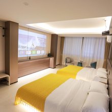 星野·Nooke|现代轻奢撞色美学旅居观影美宿(潮州古城牌坊街店)