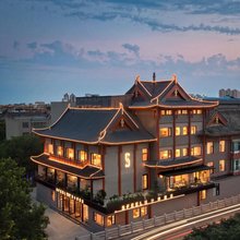 SFEEL设计师酒店(开封清明上河园鼓楼广场店)